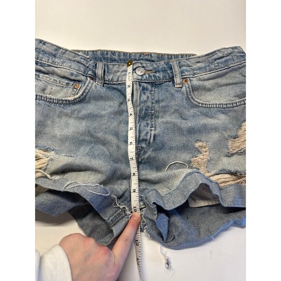 Distressed Denim Jean Shorts (size 6) - Picture 8 of 9